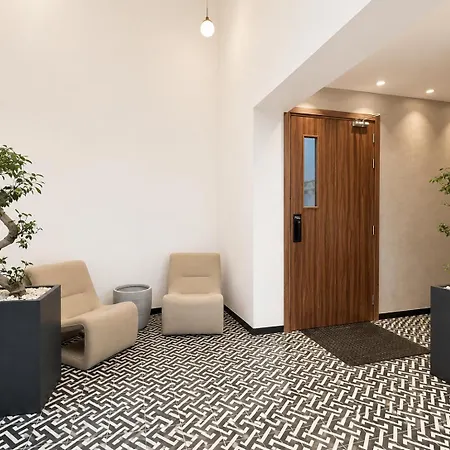 C Apartment *