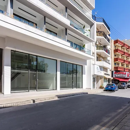 C Apartment *
