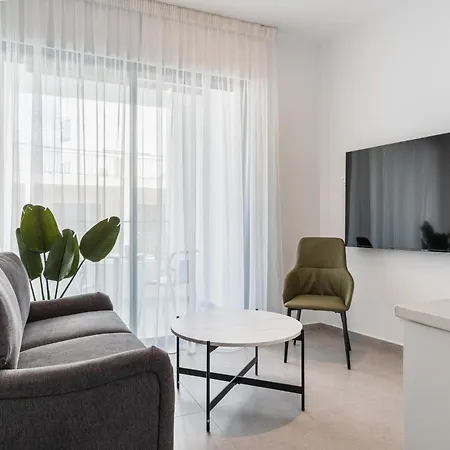 C Apartment *